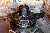 The great Chola temples of Tamil Nadu - The Brihadishwara Temple of Thanjavur. Linga with Nayaka painting on the inside wall of the cloister. 